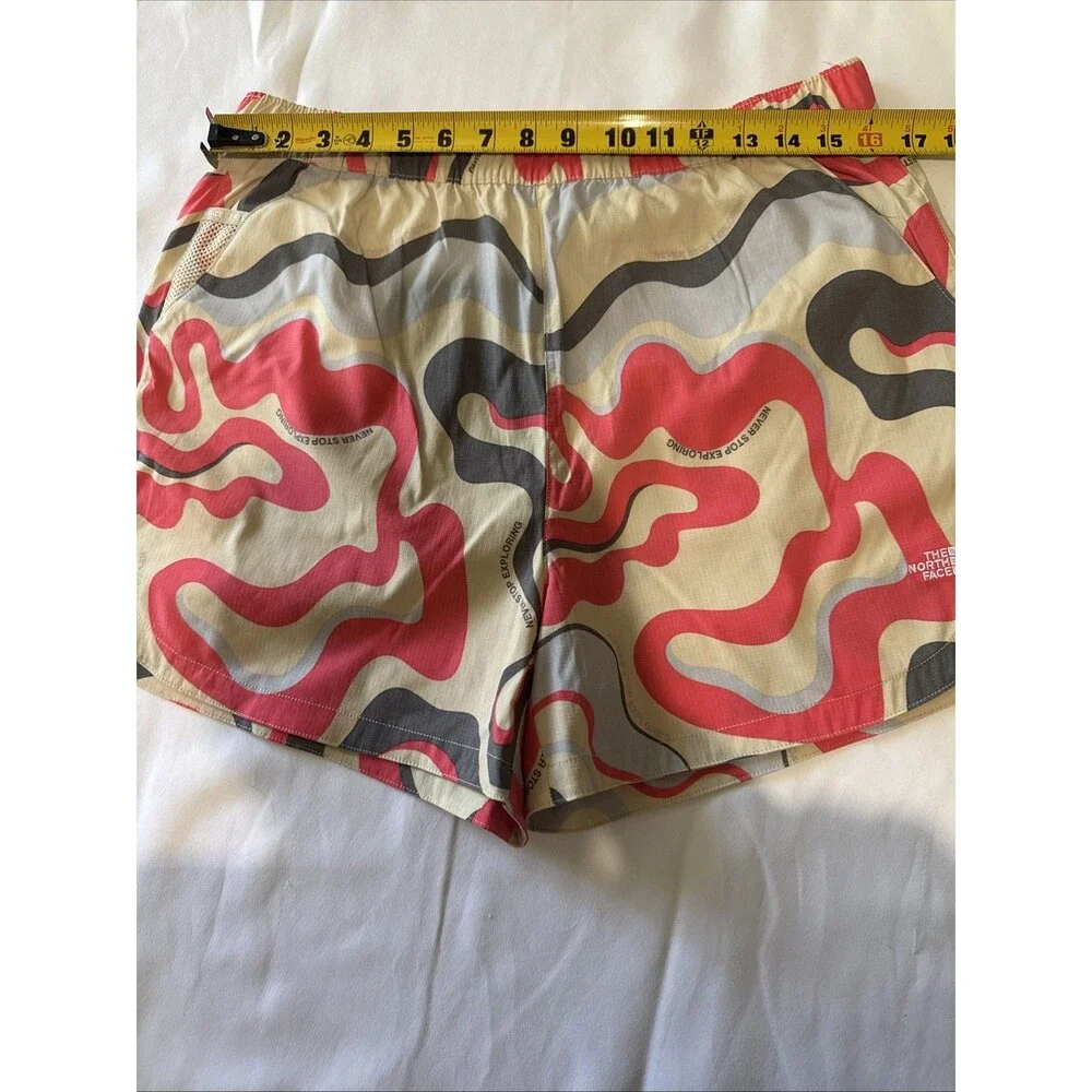 North Face Women's Class V Pathfinder Pull-On Short Flash Dry Size L Beige/Pink